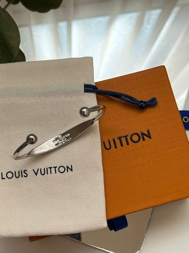 اسورة Louis Vuitton
