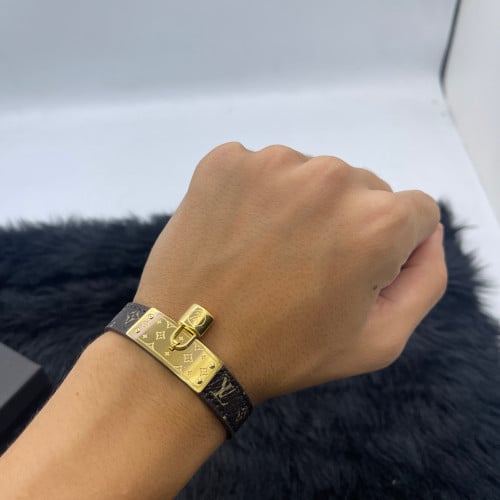 أسواره لويس فيتون يونيسكس