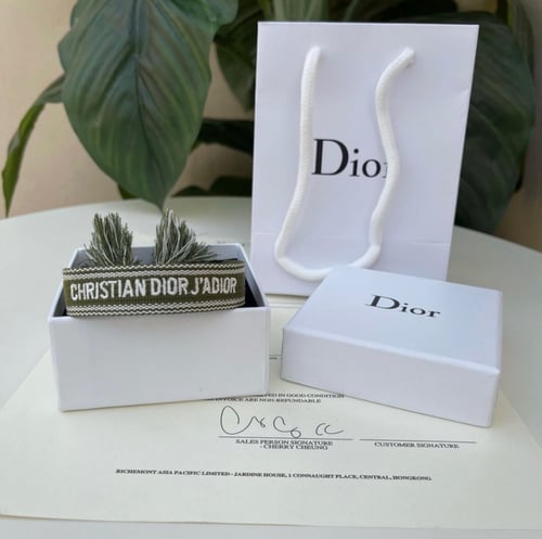 اسوارة كريستان ديور