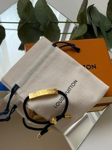 اسورة Louis Vuitton