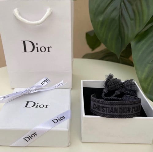 اسوارة كريستان ديور