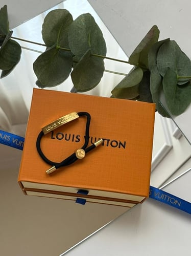 اسورة Louis Vuitton