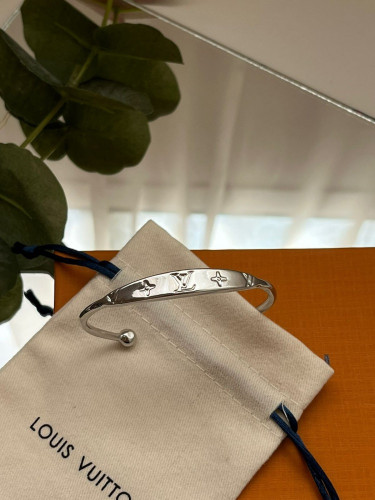 اسورة Louis Vuitton