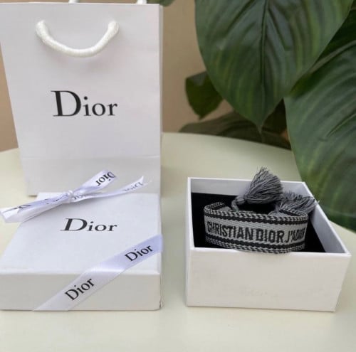 اسوارة كريستان ديور