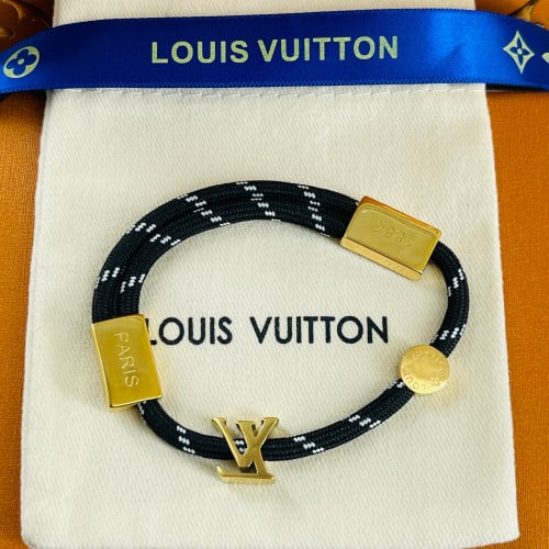 سوارة لويس فيتون