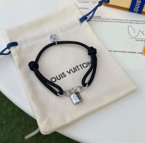 سوارة لويس فيتون