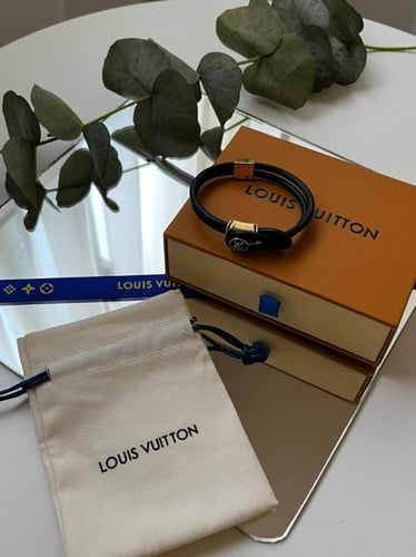 اسورة Louis Vuitton