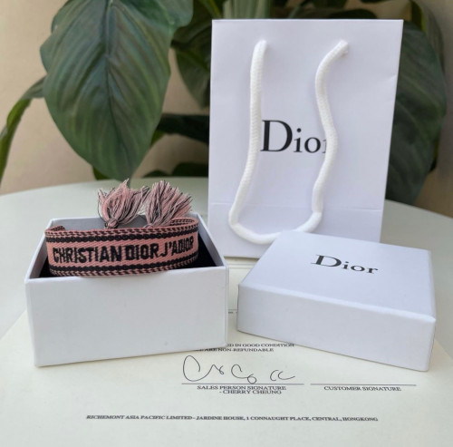 اسوارة كريستان ديور