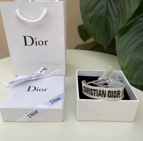 اسوارة كريستان ديور