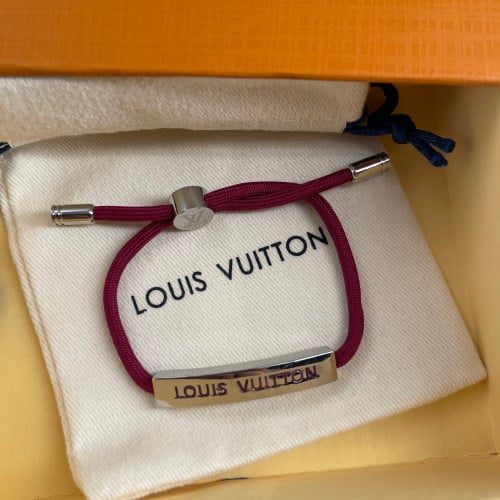 سوارة لويس فيتون