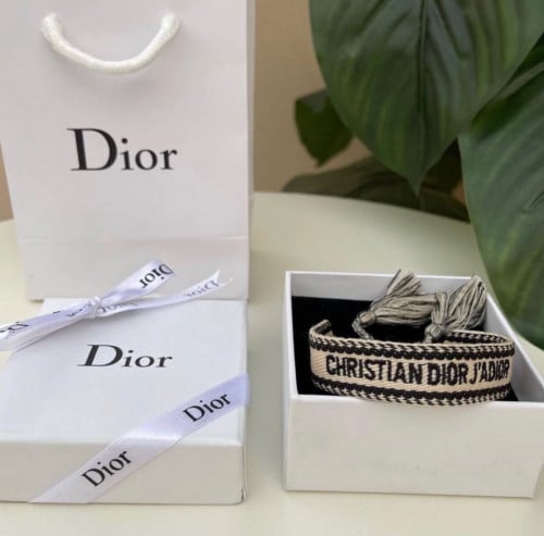 اسوارة كريستان ديور