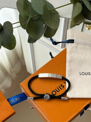 اسورة Louis Vuitton