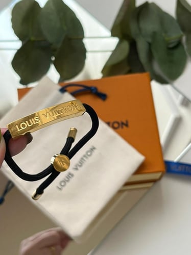 اسورة Louis Vuitton