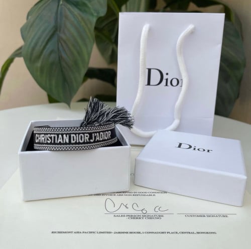 اسوارة كريستان ديور