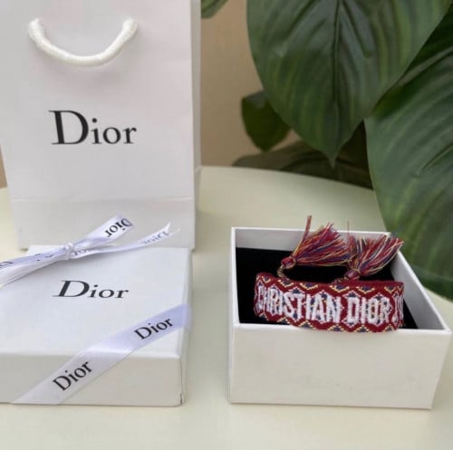 اسوارة كريستان ديور