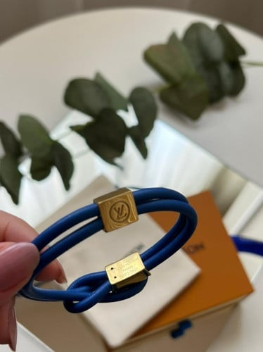 اسورة Louis Vuitton