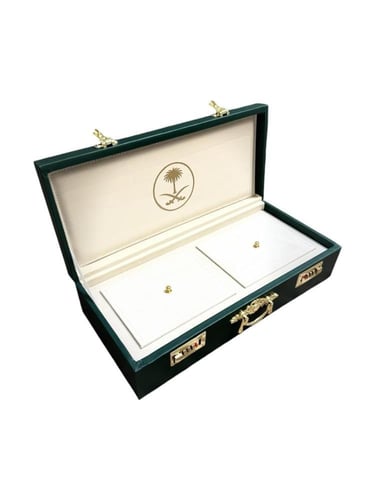 شنطة زيتي مقسمة من الداخل ( ربع كيلو +ربع كيلو )