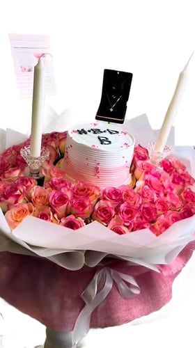 تنسيق بوكيه عيد ميلاد مع شموع