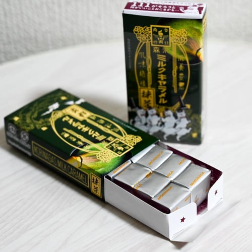 قطع ماتشا بالكراميل والحليب