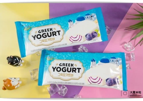 الايس كريم اليوناني بالتوت