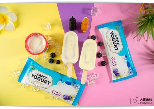 الايس كريم اليوناني بالتوت