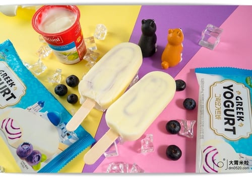 الايس كريم اليوناني بالتوت