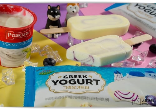 الايس كريم اليوناني بالتوت