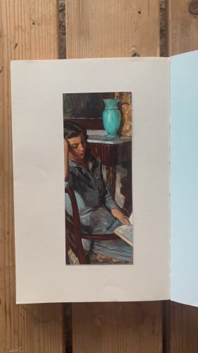 امرأة تقرأ.