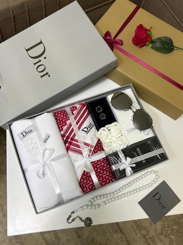 بوكس هدايا رجالي فاخر بتصميم أنيق – شماغ ونظارة وإ...