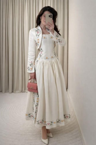 فستان شانطون بجاكيت مطرّز كمبيوتر