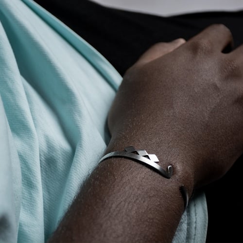 أسورة حروف تصميم الحرف حسب الطلب - متجر درة مسك