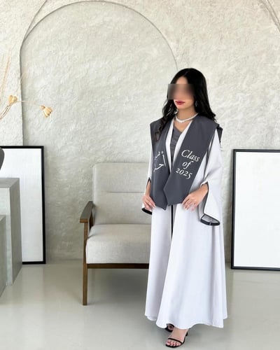 عبايات تخرج لسنة 2025 لأرقى الخريجات