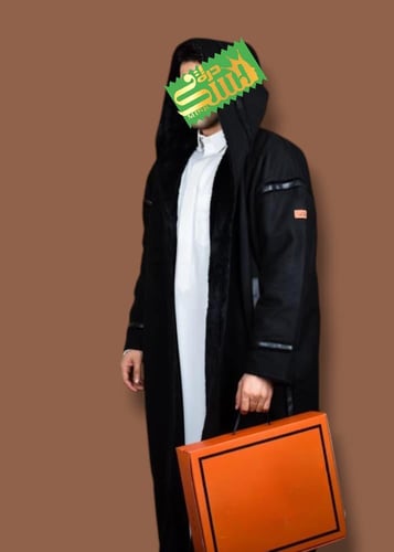 فروة كلاسيكية لون اسود مبطنة بفرو ناعم