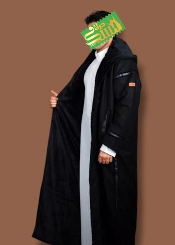 فروة كلاسيكية لون اسود مبطنة بفرو ناعم