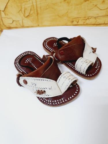 حذاء ولادي جلد