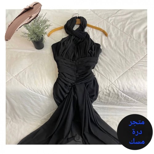 فستان لف من عند الرقبه بفتحة من عند الساق