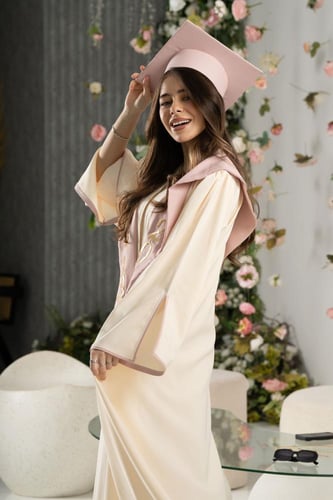 طقم عباية تخرج بيج × وردي متجر درة مسك