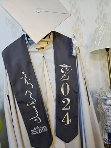 عبايات تخرج 2024 تطريز الاسم حسب الطلب