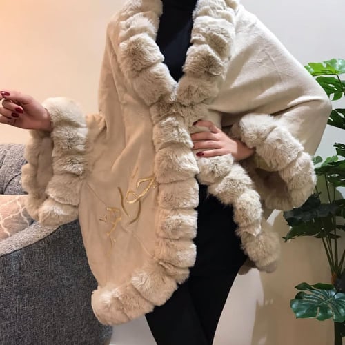 وشاح شتوي فرو مع تطريز الاسم حسب الطلب