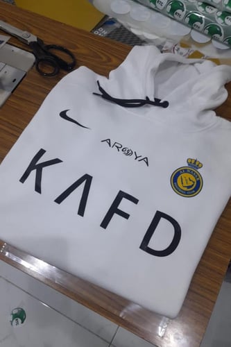 بلوفر النصر الابيض بطباعة أسود