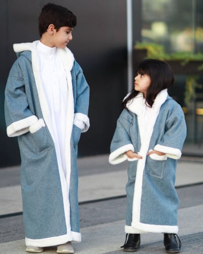 فروة شتويه لون سماوي مبطنه بفرو داخلي ناعم