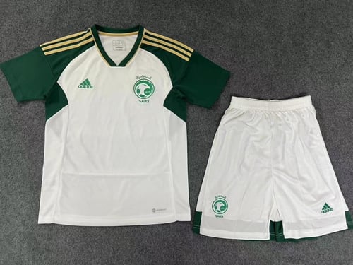 طقم المنتخب السعودي الجديد لون أبيض تيشيرت مع شورت...