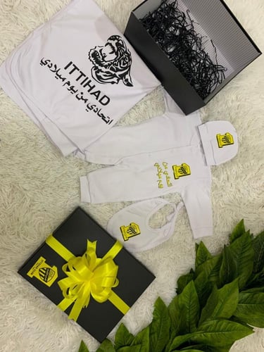 طقم مواليد الاتحاد لون أبيض