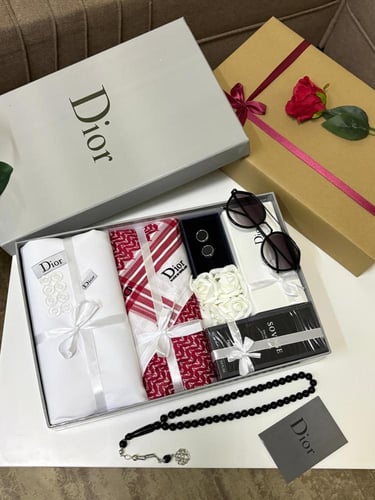 بوكس هدايا رجالي فاخر بتصميم أنيق – شماغ ونظارة وإ...