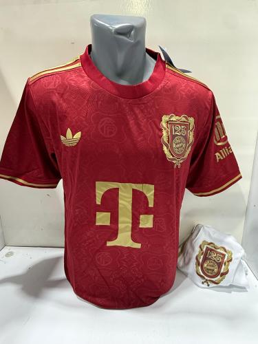 تيشيرت نادي بايرن ميونخ الأحمر – إصدار مميز بتصميم...