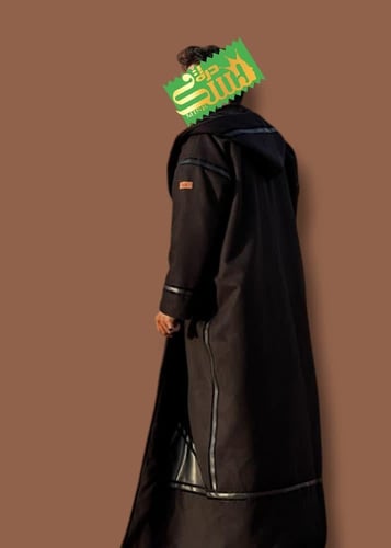 فروة كلاسيكية لون اسود مبطنة بفرو ناعم