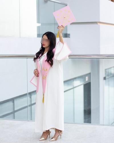 عباية تخرج اوف وايت موديل الفيونكه لسنة 2025