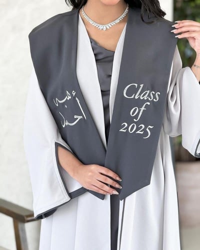 عبايات تخرج لسنة 2025 لأرقى الخريجات