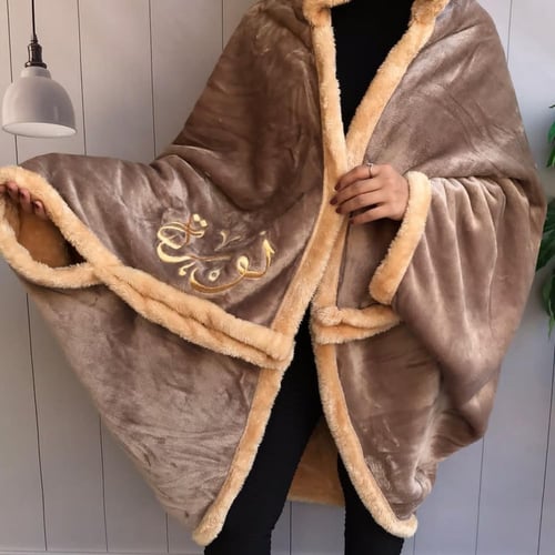 وشاح شتوي فرو مع تطريز الاسم حسب الطلب