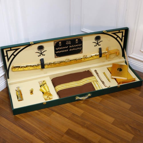 طقم السيف الملكي مع البشت والشماغ – هدية فاخرة للم...